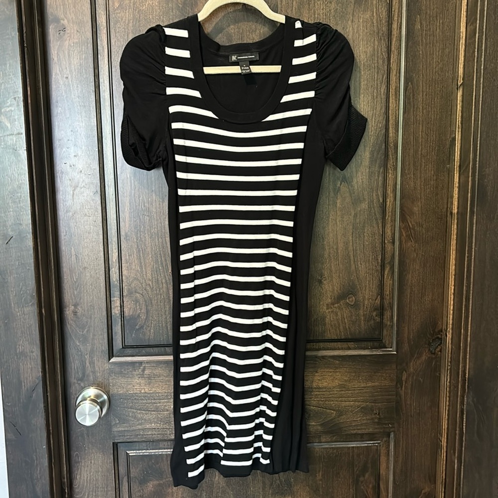 Super cute, flattering dress